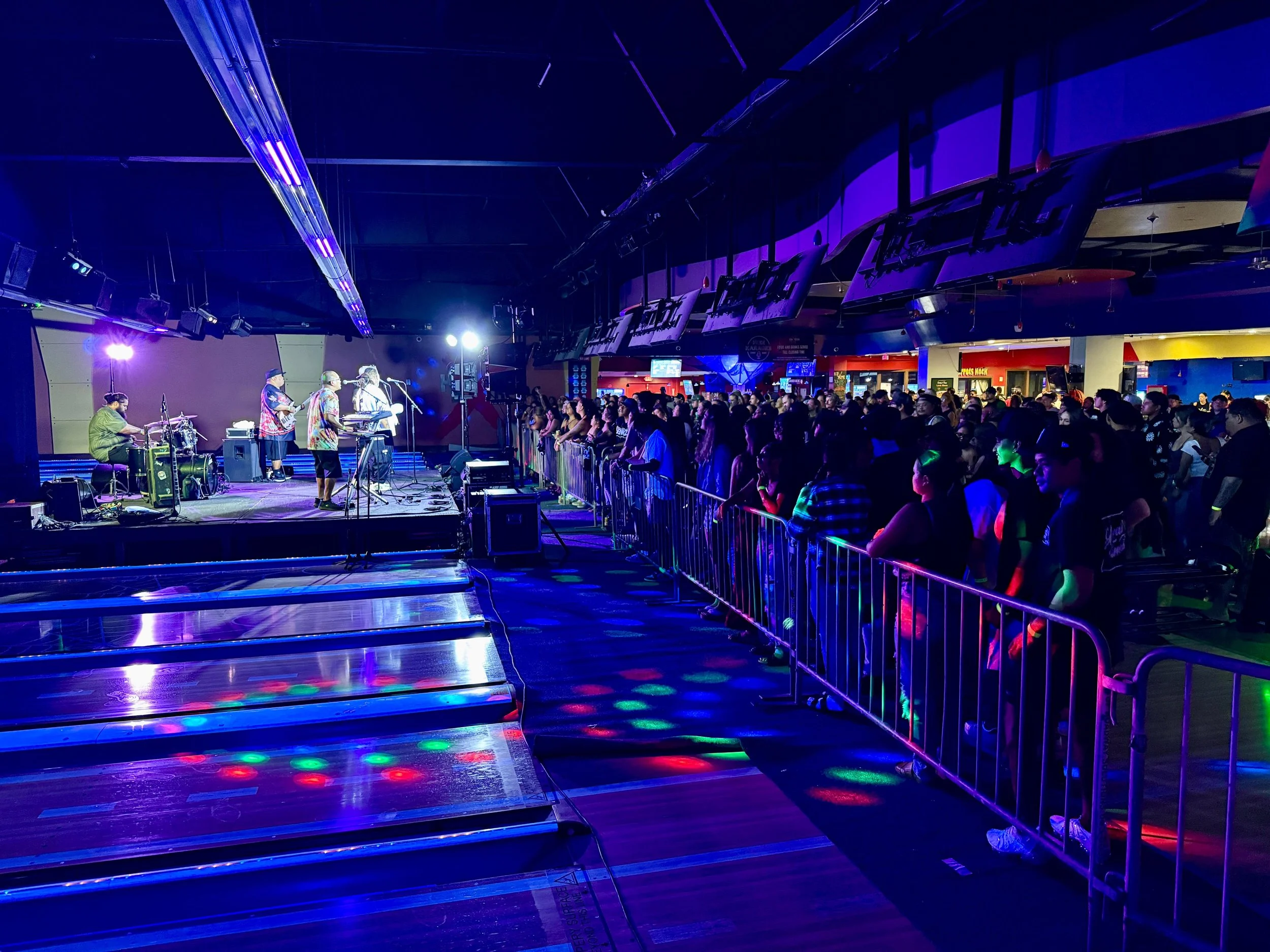 KBXtreme KONA | Bowling, Arcade, Sports Bar & Dining